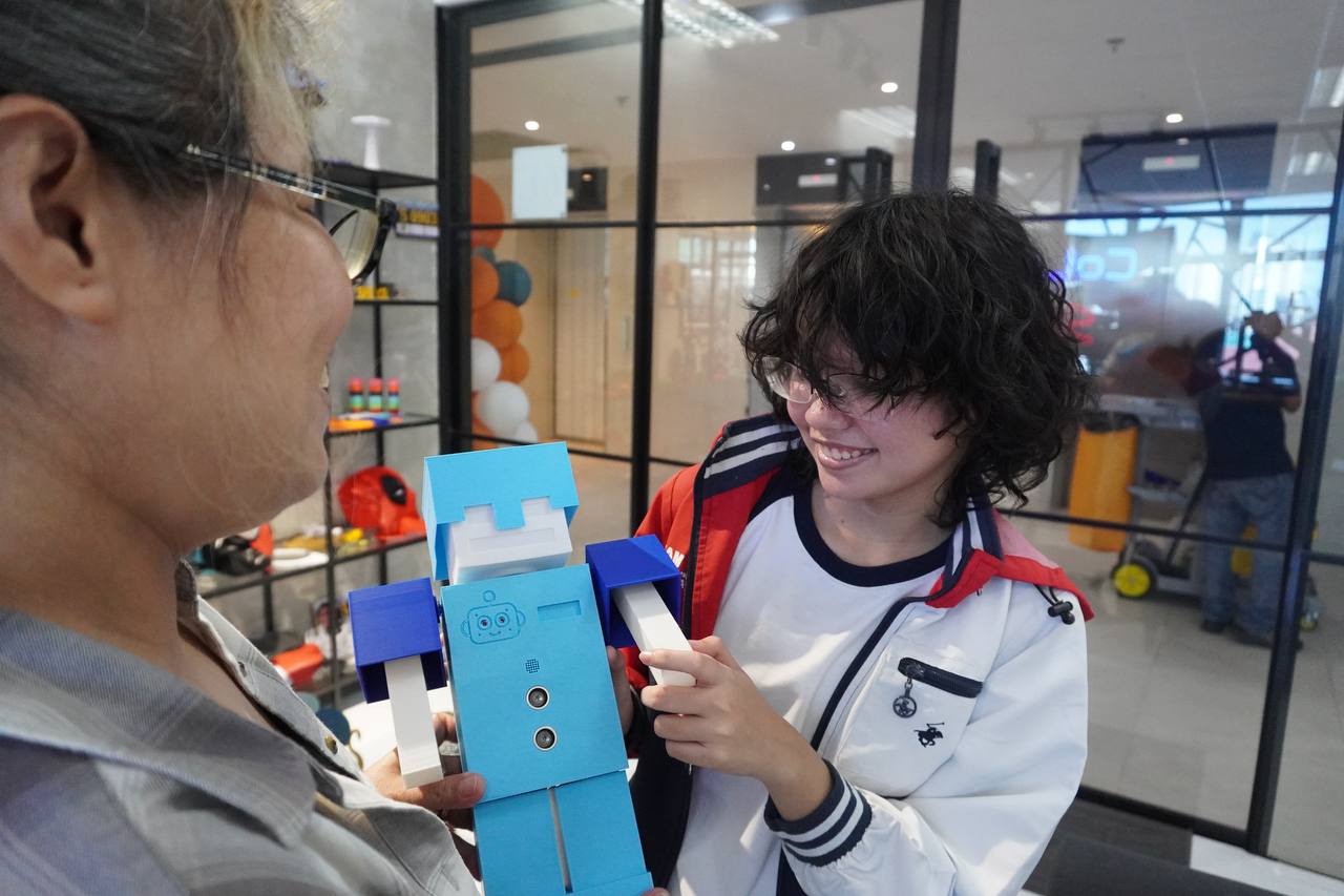 Participants holding a 3D printed project